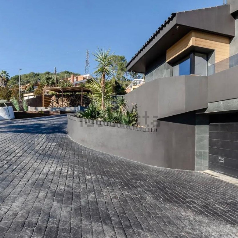 Santa Coloma de Cervello - Can Via: casa de lujo con piscina y jardin privado, promocion de Espinola Espais
